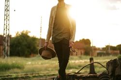 穿越时空的购物奇遇，中年男子的异世界网购生活