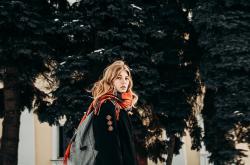 穿越时空的购物体验，中年男人在异世界网购原版书籍的奇幻之旅