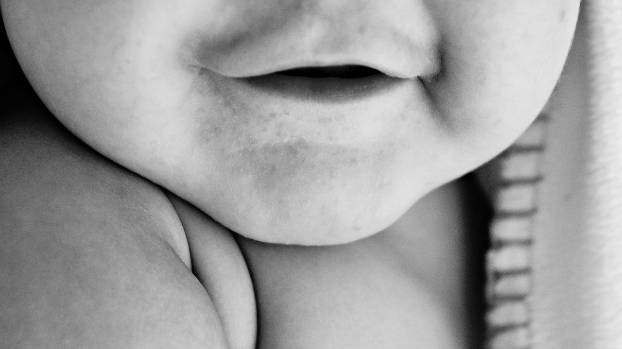 咽喉炎的早期症状有哪些？如何快速识别并有效缓解不适