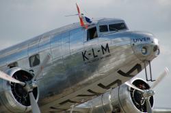 C919首次身披国旗，展现中国航空工业的骄傲与荣耀