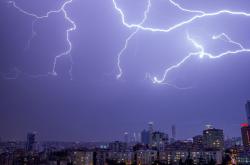 风雨无常的预知者，揭秘天气预报中的雨时达人