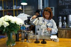 00后花2万相亲，匹配到近40岁男子，一场跨越年龄的爱情探索
