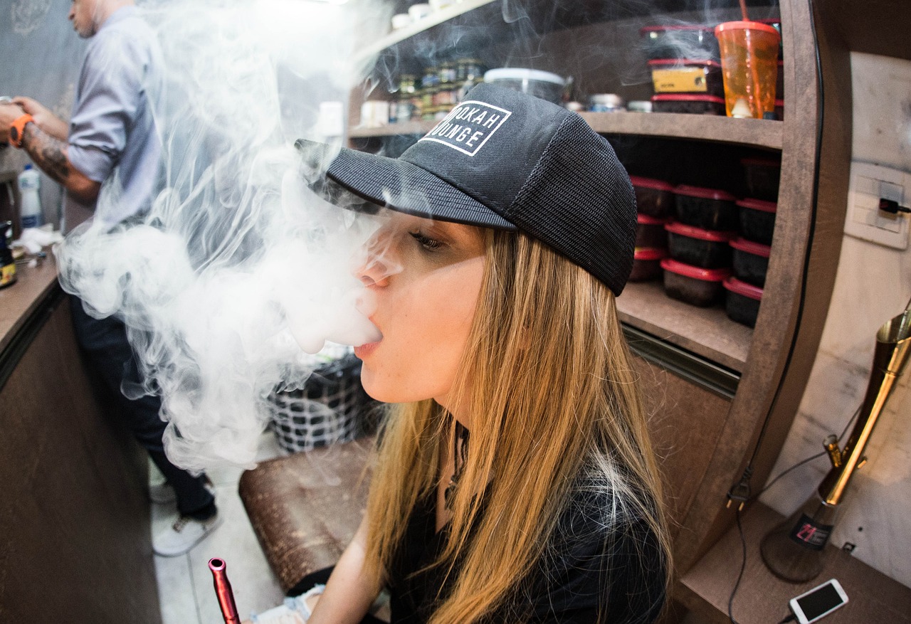 美国14岁少女弑母后设圈套枪击继父，震惊全美的人性悲剧