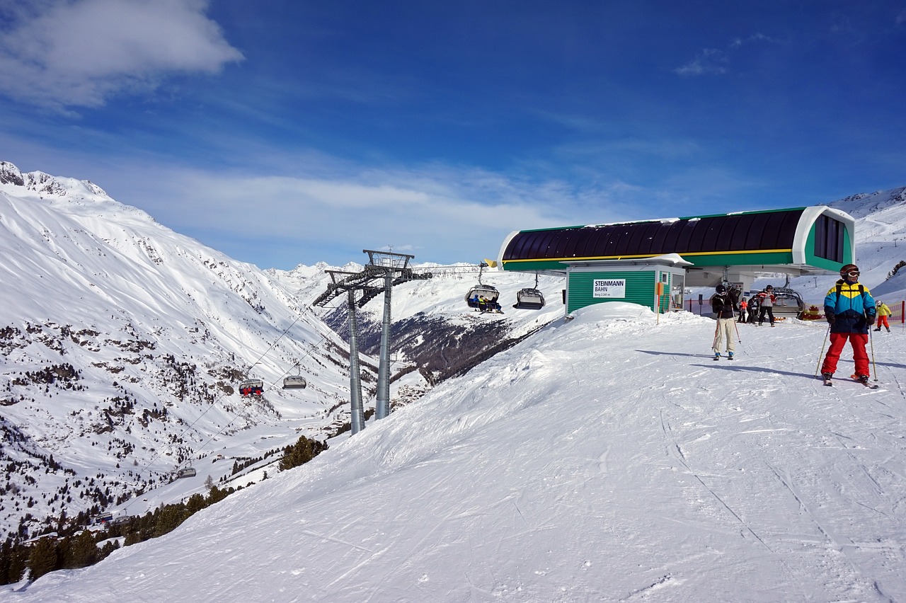 滑越冰城魅力——揭秘哈尔滨冬季滑雪胜地的魅力全景