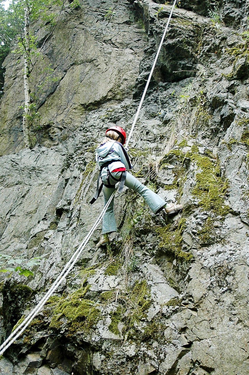 女博主独闯哀牢山深处2天后报平安，一场关于勇气、探索与自然的对话