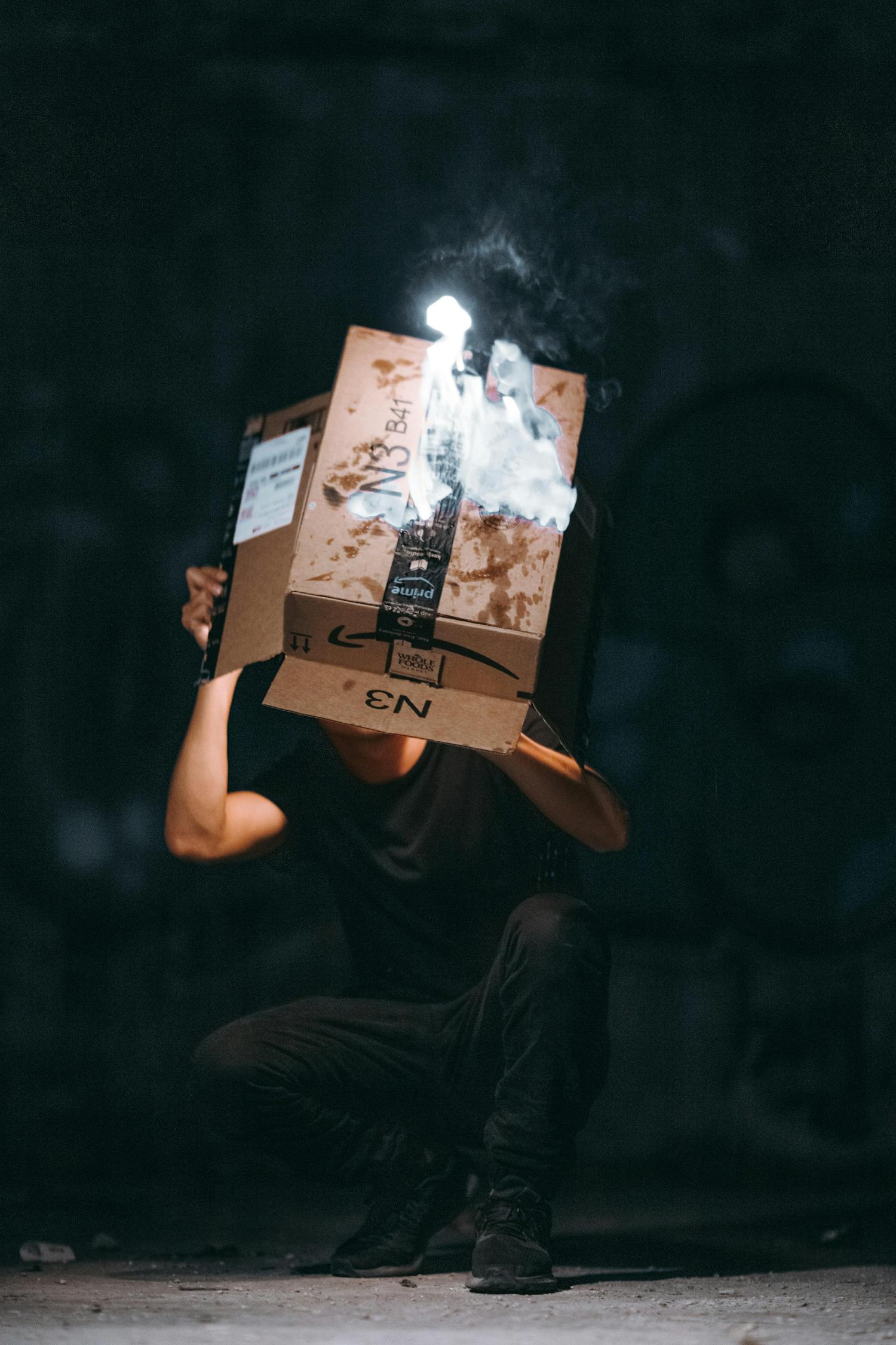 黄仁勋身价达1090亿美元超英特尔市值，传奇创业者的财富传奇