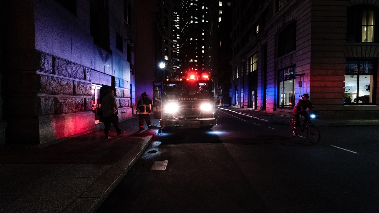 男子编造死亡公路谣言被罚，网络谣言的警示与反思